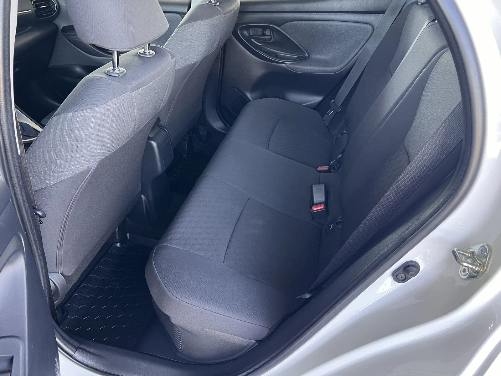 Toyota Yaris FANCY/HYBRID/1.5vvt-i/115K.C./Е-CVT AT/ГАРАНЦИЯ - изображение 10