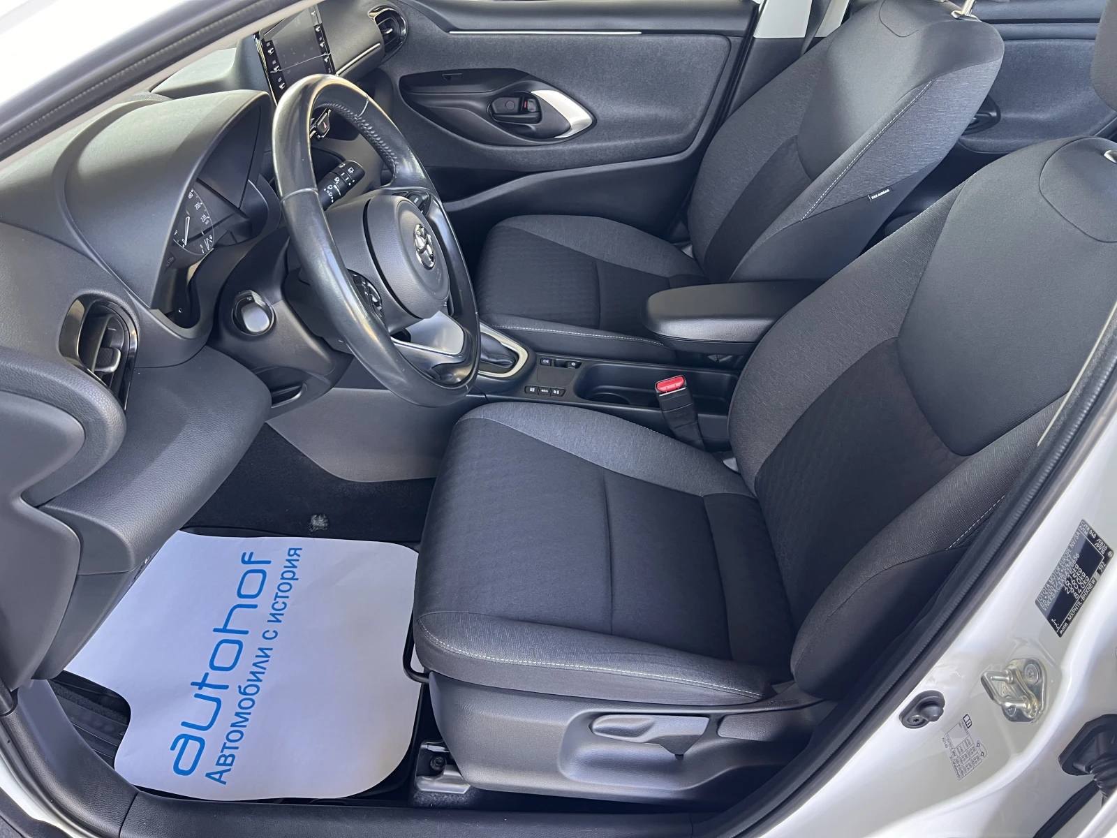 Toyota Yaris FANCY/HYBRID/1.5vvt-i/115K.C./Е-CVT AT/ГАРАНЦИЯ - изображение 8