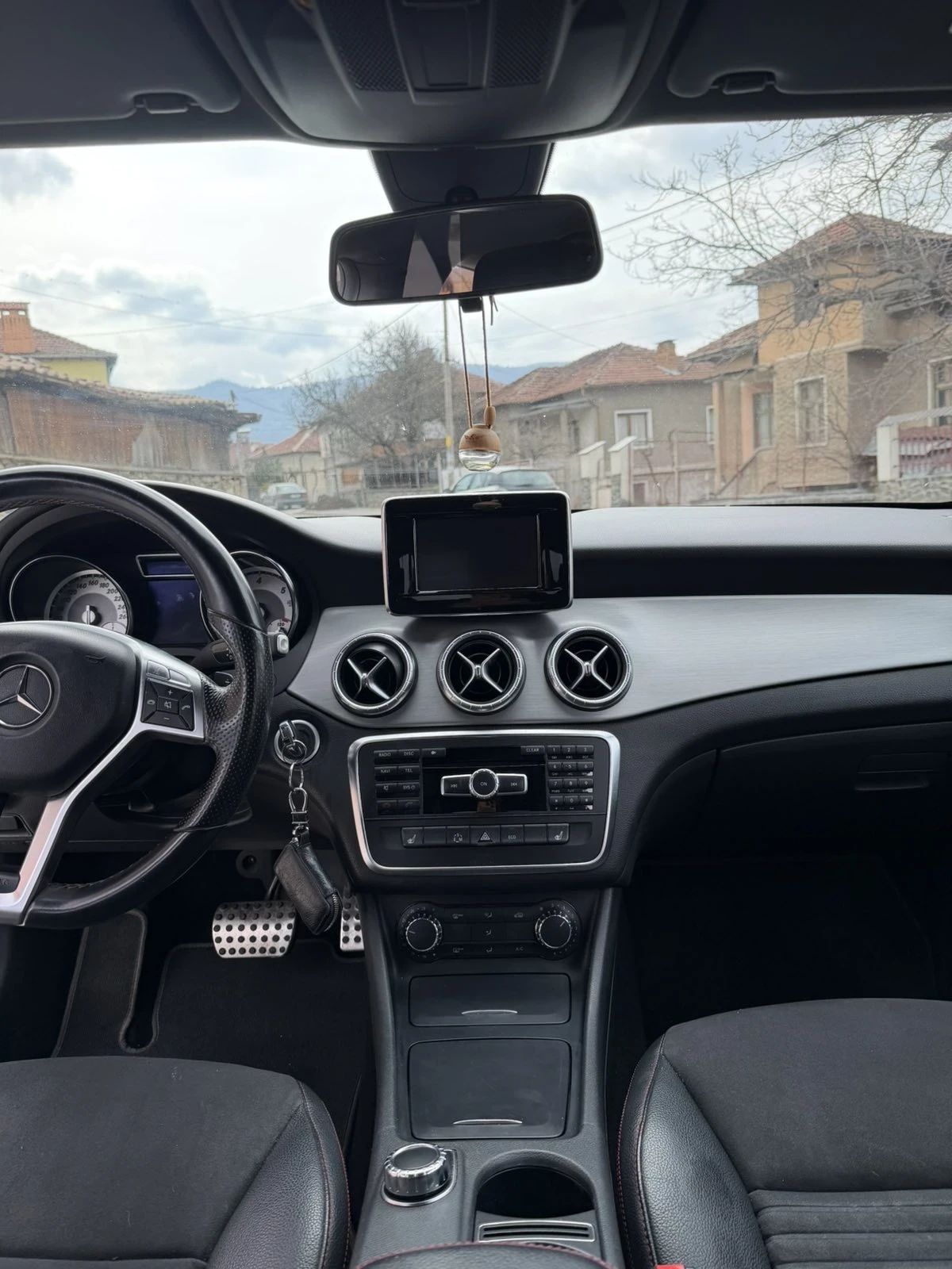 Mercedes-Benz CLA 220, снимка 11 - Автомобили и джипове - 53926016