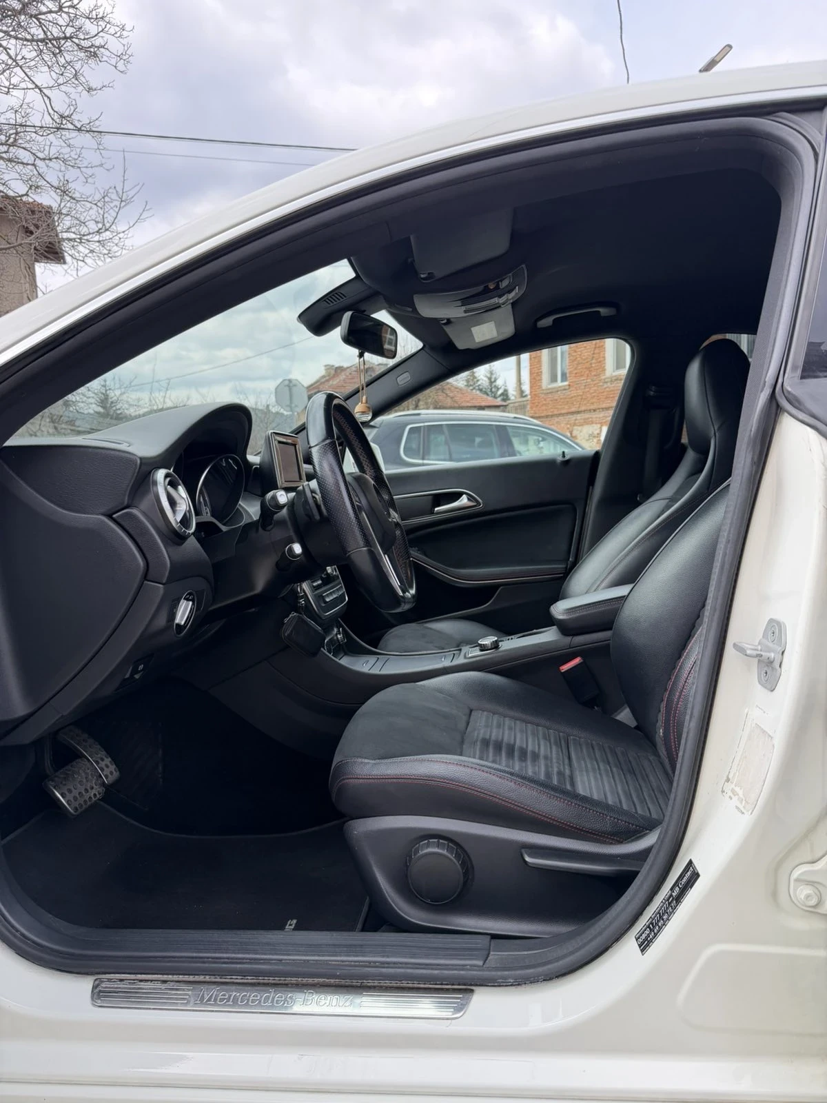 Mercedes-Benz CLA 220, снимка 7 - Автомобили и джипове - 53926016