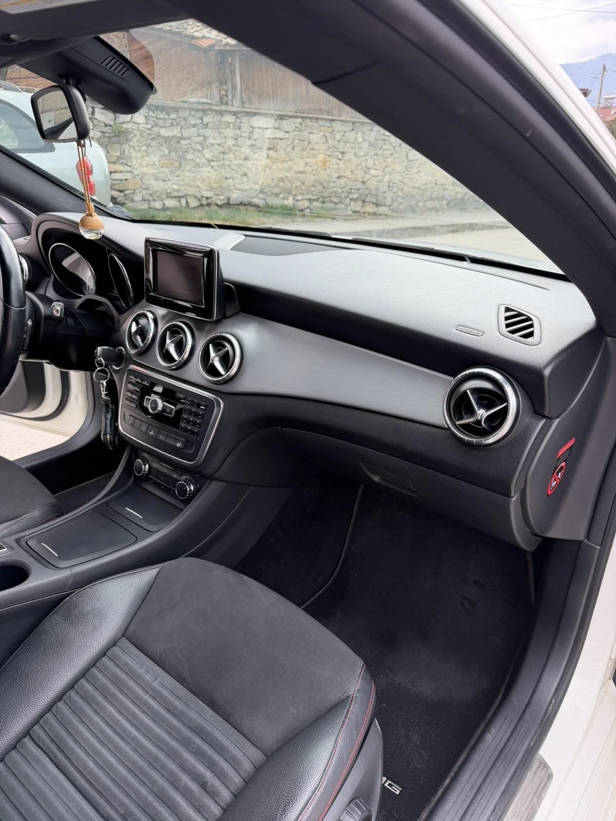 Mercedes-Benz CLA 220, снимка 17 - Автомобили и джипове - 53926016