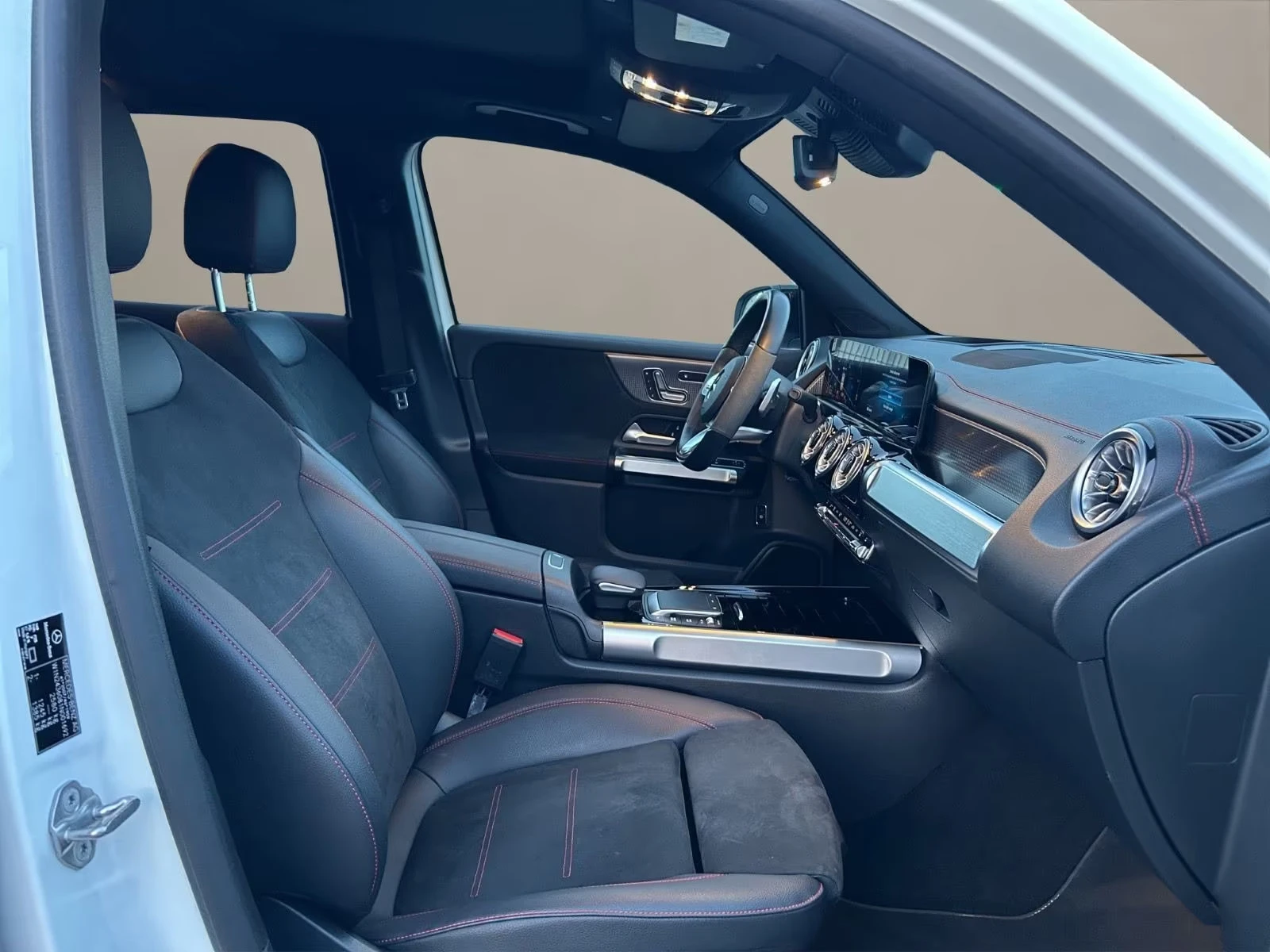 Mercedes-Benz EQB 300/4MATIC/228HP/AMG/NIGHT/360/MEMO/LED/976g, снимка 13 - Автомобили и джипове - 53964484