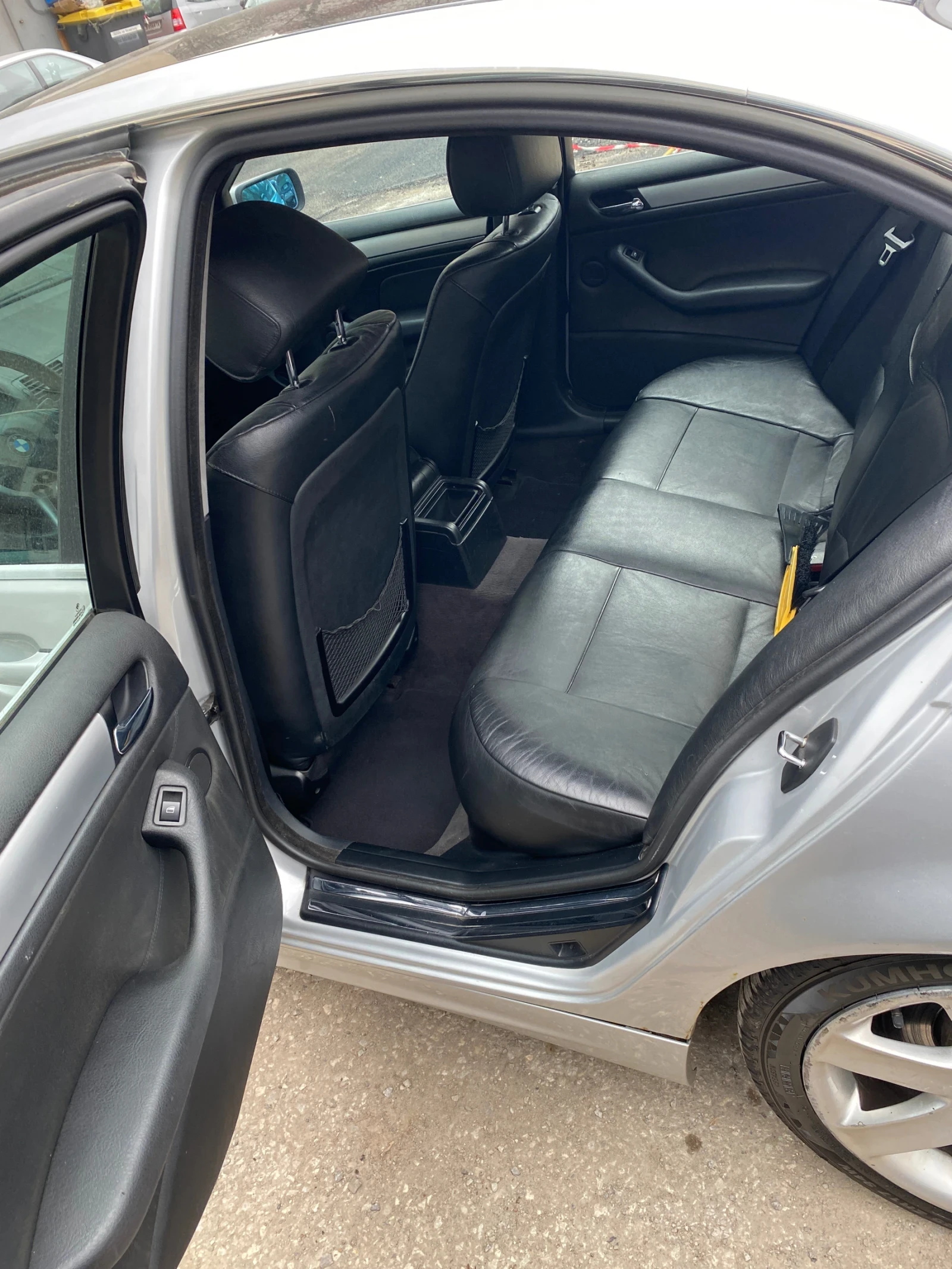 BMW 330, снимка 8 - Автомобили и джипове - 54244074