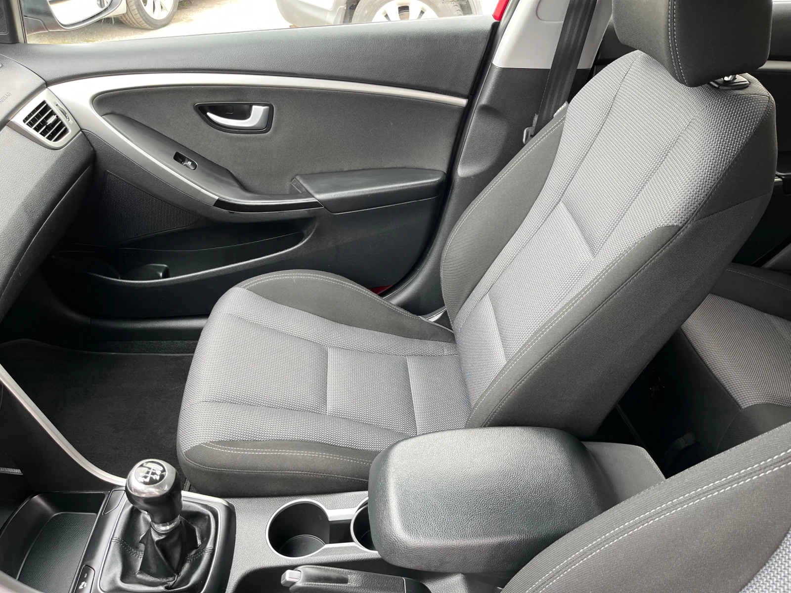 Hyundai I30 1.6 16V SPORT, снимка 11 - Автомобили и джипове - 54456341