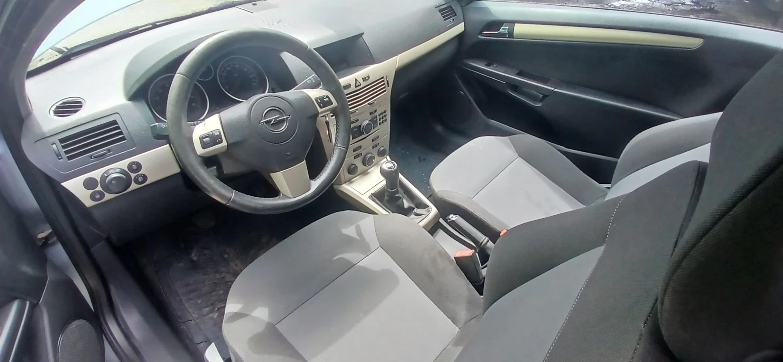 Opel Astra 1.6 GTC ECOTEK, снимка 9 - Автомобили и джипове - 54726326