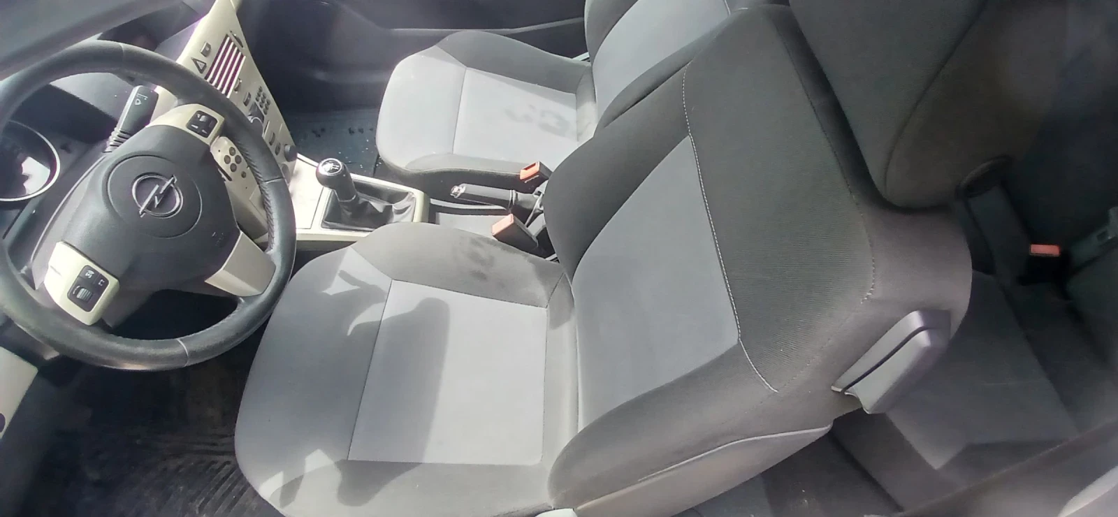 Opel Astra 1.6 GTC ECOTEK, снимка 10 - Автомобили и джипове - 54726326