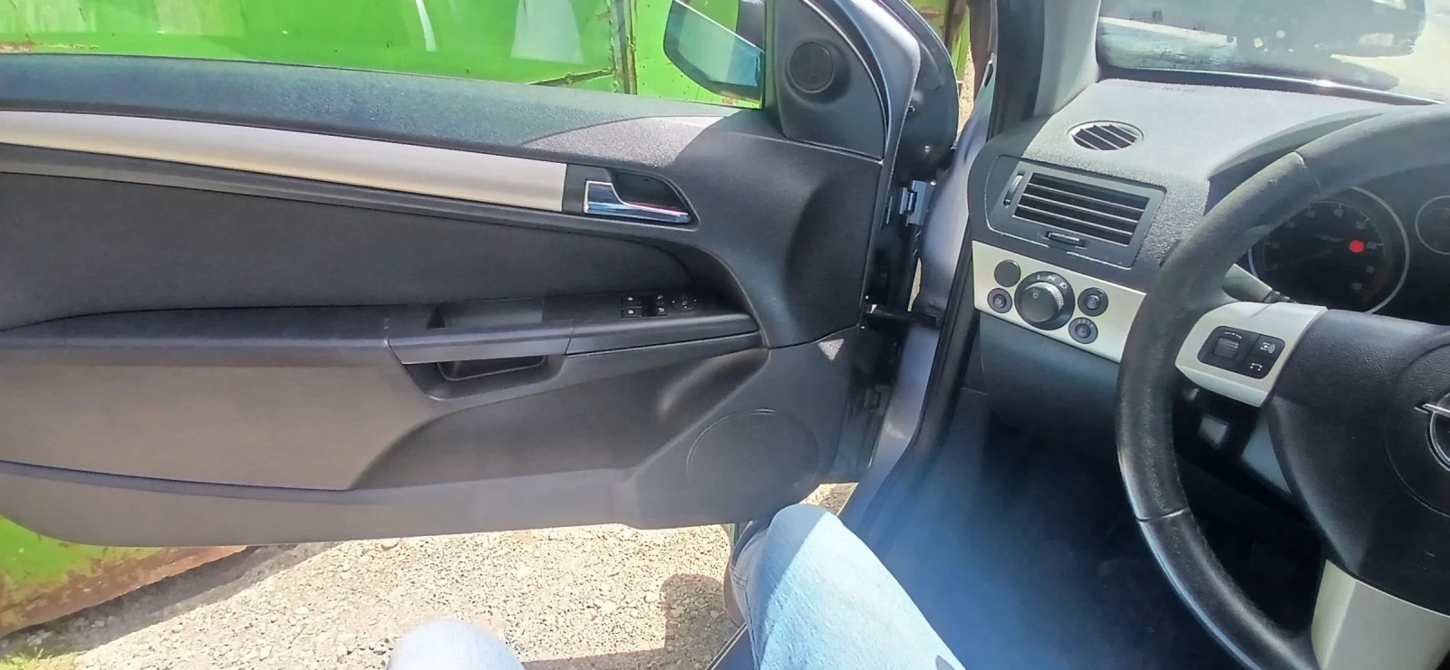 Opel Astra 1.6 GTC ECOTEK, снимка 12 - Автомобили и джипове - 54726326