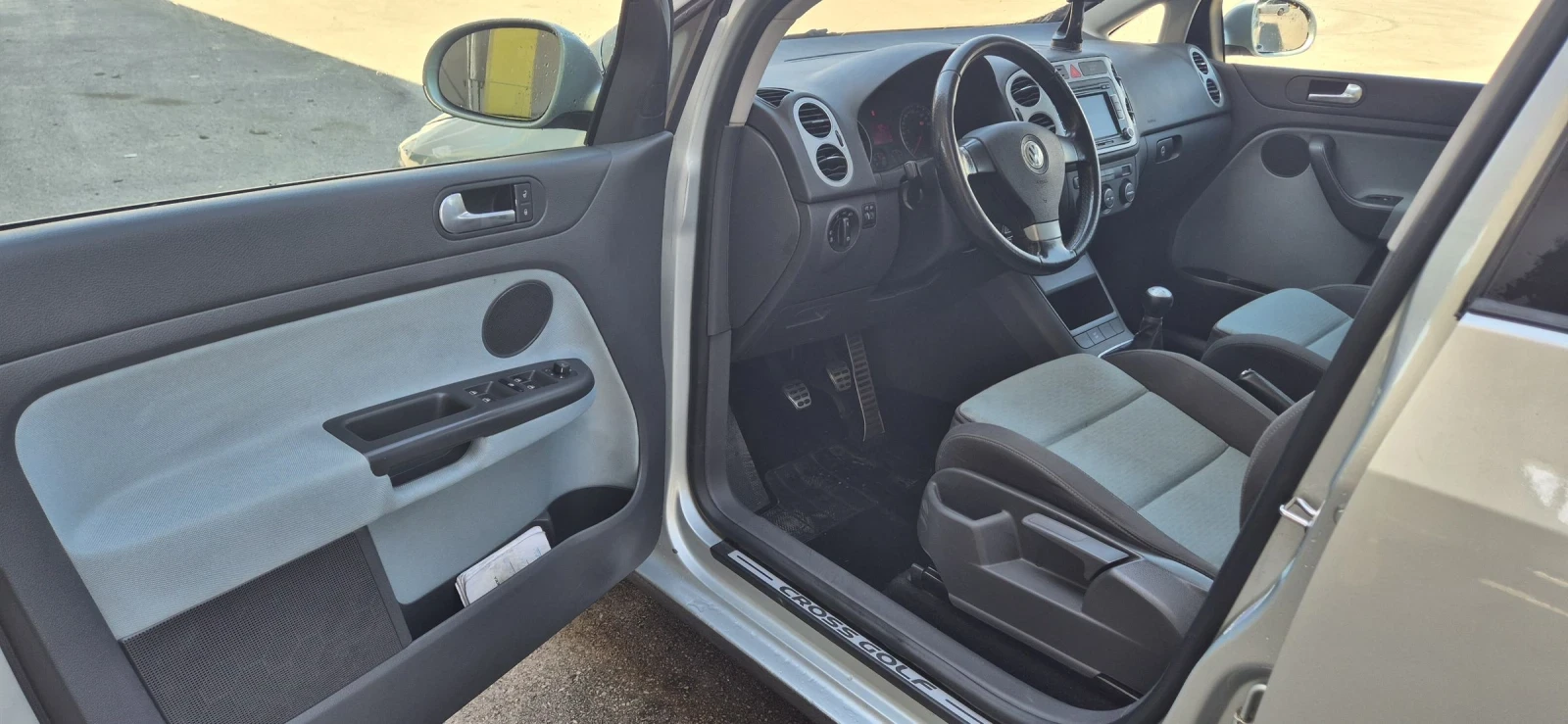 VW Golf Plus 1.9tdi 105 кс. CROSS, снимка 7 - Автомобили и джипове - 54857611