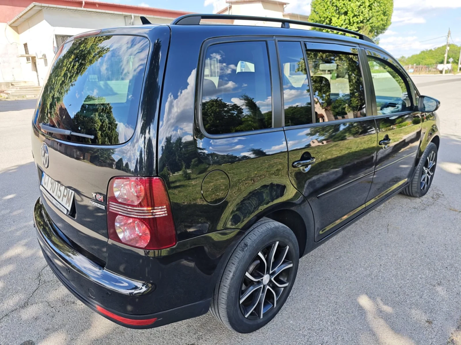 VW Touran 1.4 tsi ecofuel, снимка 7 - Автомобили и джипове - 54972312