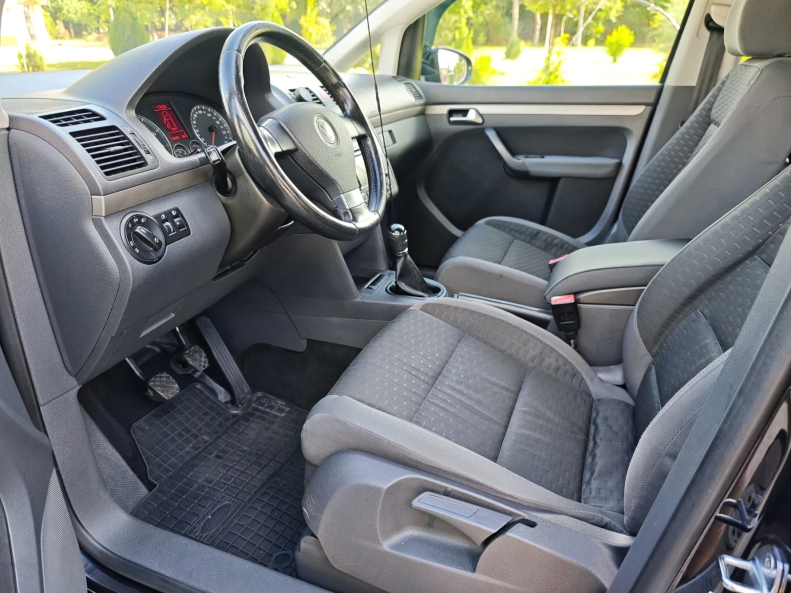 VW Touran 1.4 tsi ecofuel, снимка 9 - Автомобили и джипове - 54972312