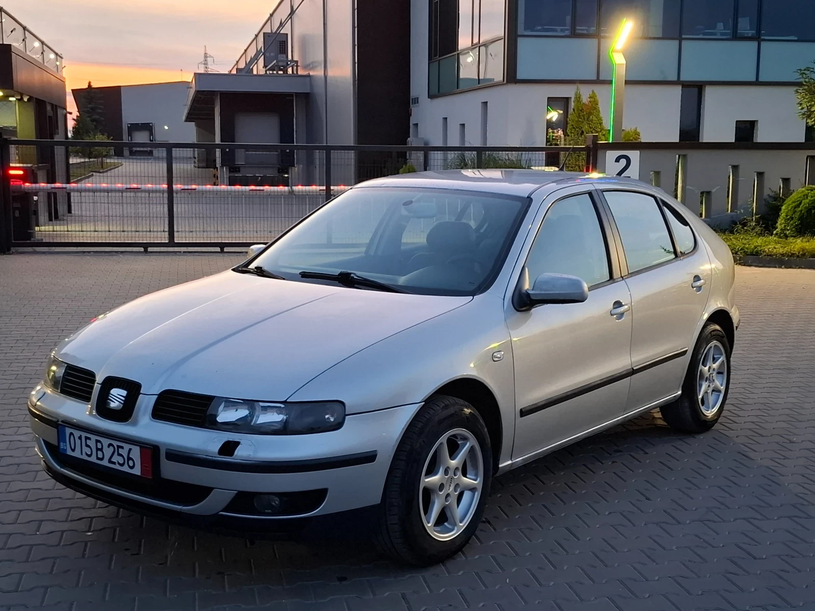 Seat Leon 1.9TDI* (90кс)* KLIMATRONIK* НОВ ВНОС* , снимка 3 - Автомобили и джипове - 54991484