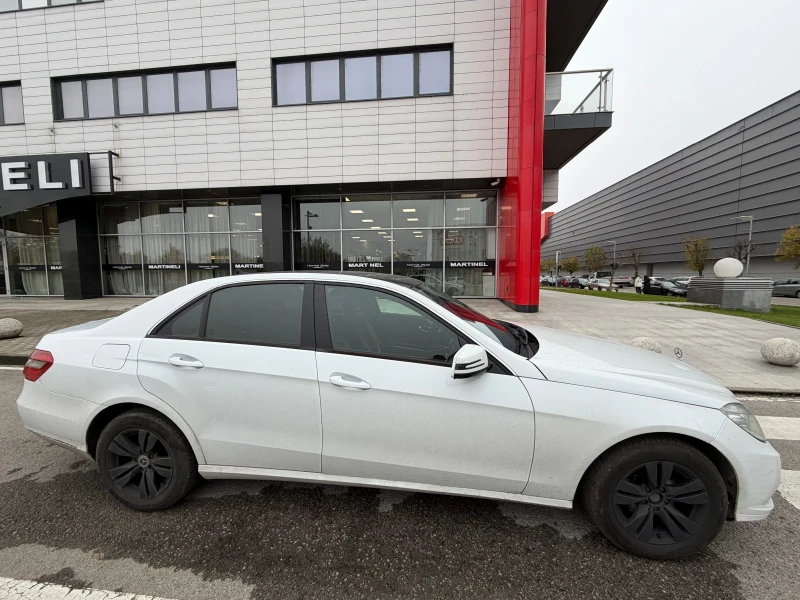 Mercedes-Benz E 220 Алкантара* Кожа* Подгрев, снимка 4 - Автомобили и джипове - 50743649