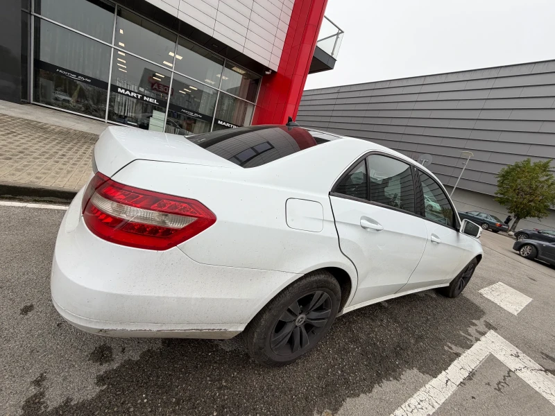 Mercedes-Benz E 220 Алкантара* Кожа* Подгрев, снимка 5 - Автомобили и джипове - 50743649