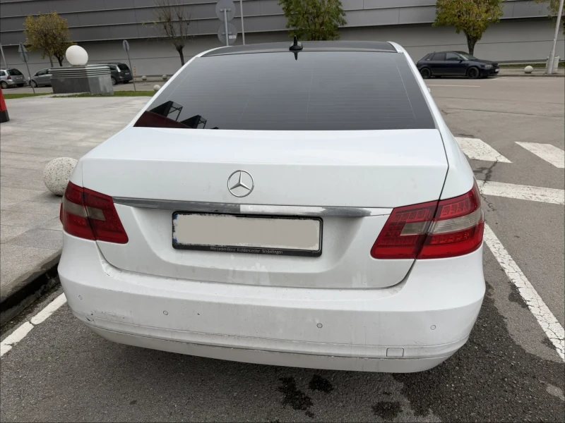 Mercedes-Benz E 220 Алкантара* Кожа* Подгрев, снимка 6 - Автомобили и джипове - 50743649
