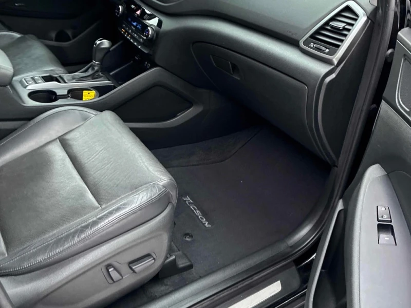 Hyundai Tucson * Limited * CARFAX * БЕЗ ПЪРВОНАЧАЛНА ВНОСКА, снимка 12 - Автомобили и джипове - 52867939