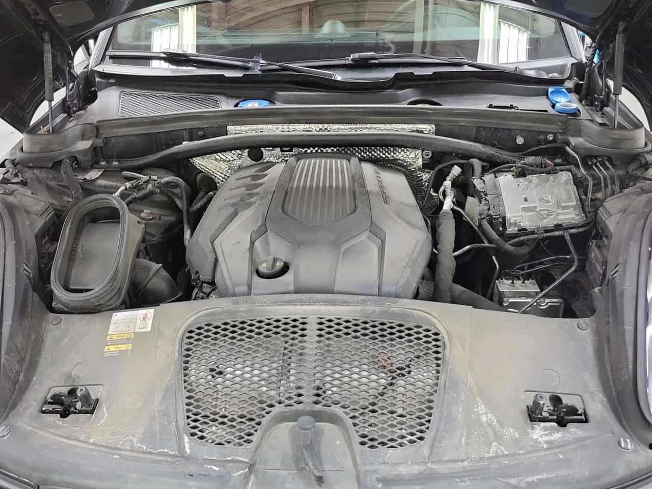 Porsche Macan AWD/Дистроник/Червена кожа/Обдух/Подгрев/Панорама, снимка 16 - Автомобили и джипове - 53740721