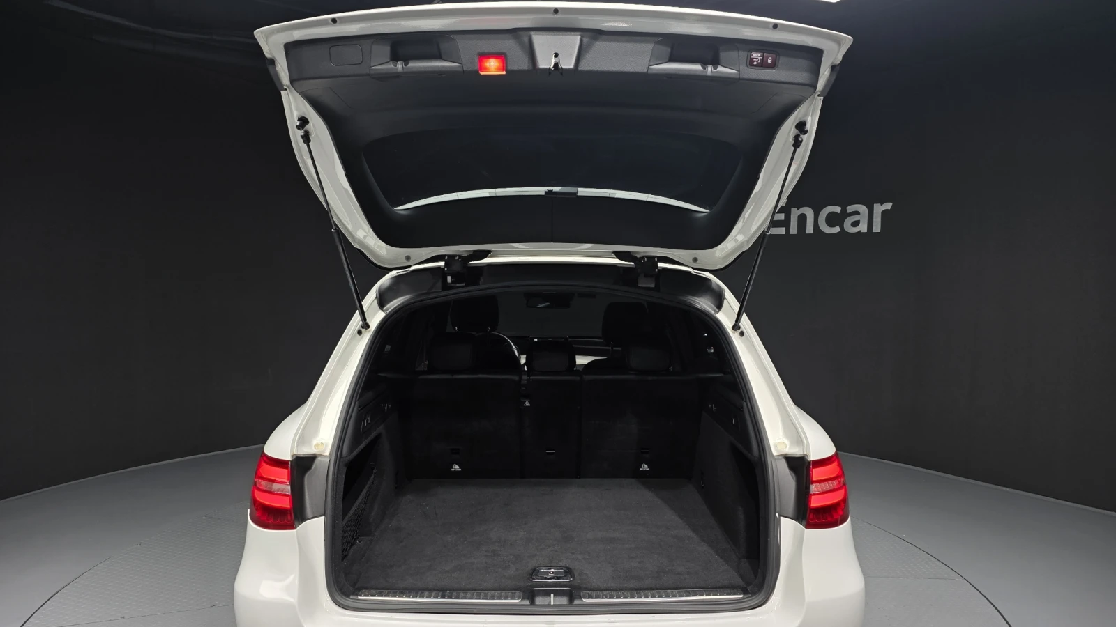 Mercedes-Benz GLC 43 AMG BURMASTER* HEAD-UP* 360* CARBON* PANO* КРАЙНА ЦЕНА, снимка 17 - Автомобили и джипове - 54701239