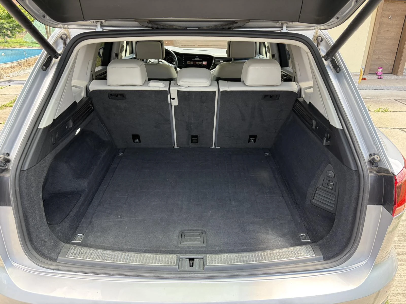 VW Touareg 3.0 TDI V6, снимка 11 - Автомобили и джипове - 54808783
