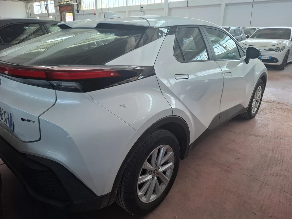Toyota C-HR 1.8 Active - Hybrid, снимка 3 - Автомобили и джипове - 55446812