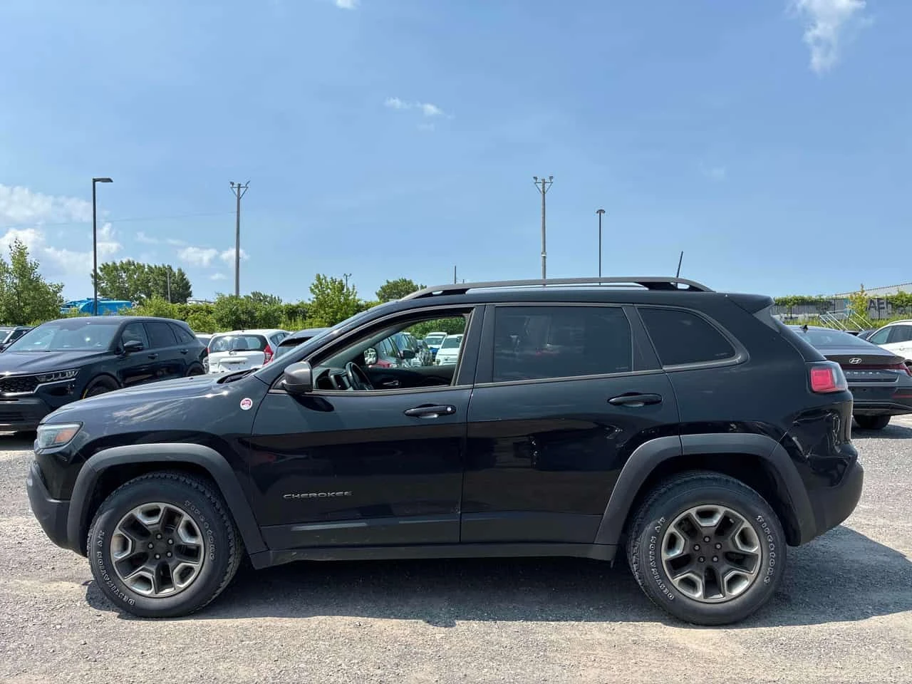 Jeep Cherokee * Trailhawk * CARFAX * ОФИЦИАЛЕН ДИЛЪР, снимка 2 - Автомобили и джипове - 55508686