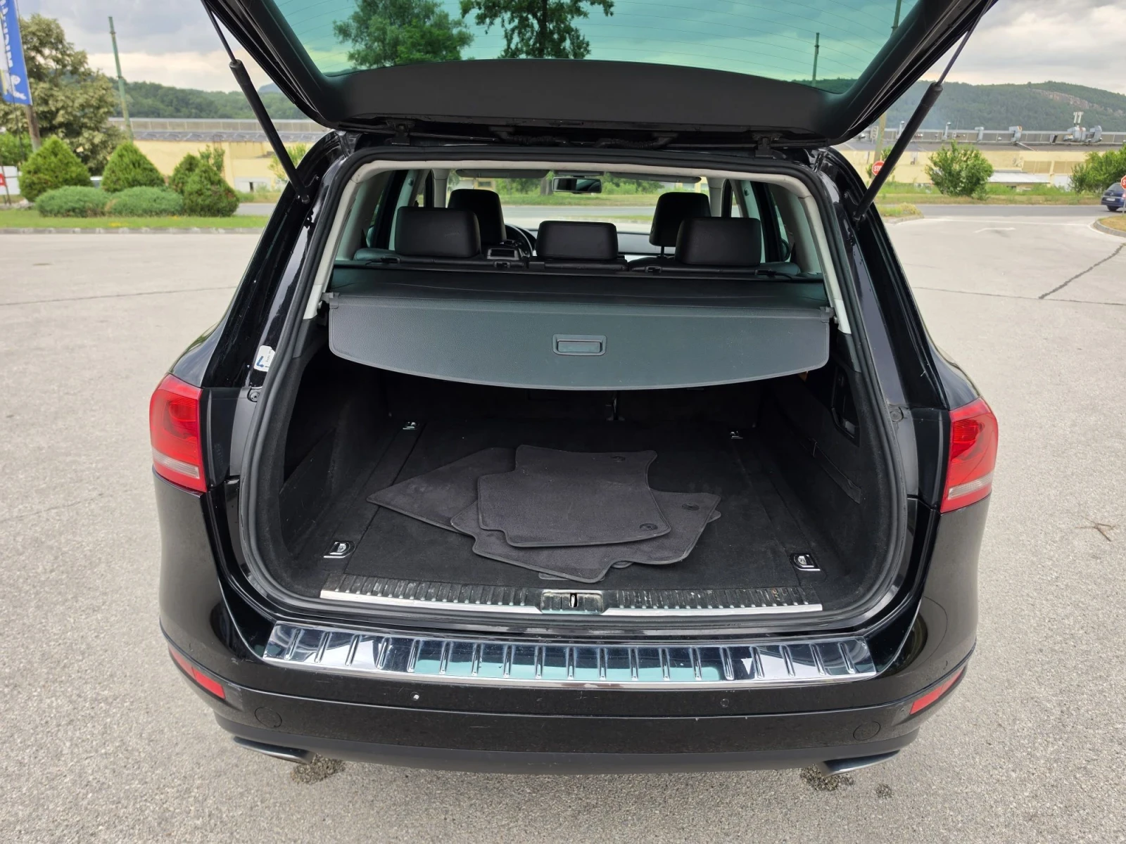 VW Touareg, снимка 14 - Автомобили и джипове - 55631522