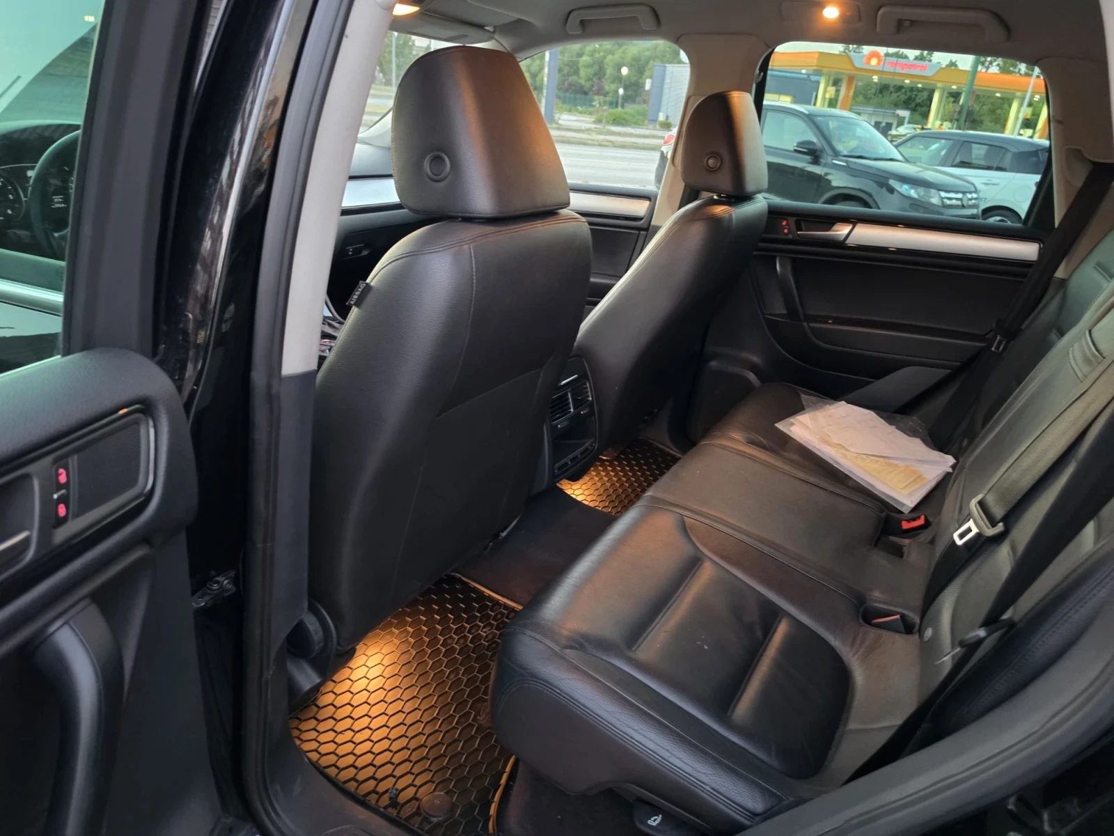 VW Touareg, снимка 12 - Автомобили и джипове - 55631522