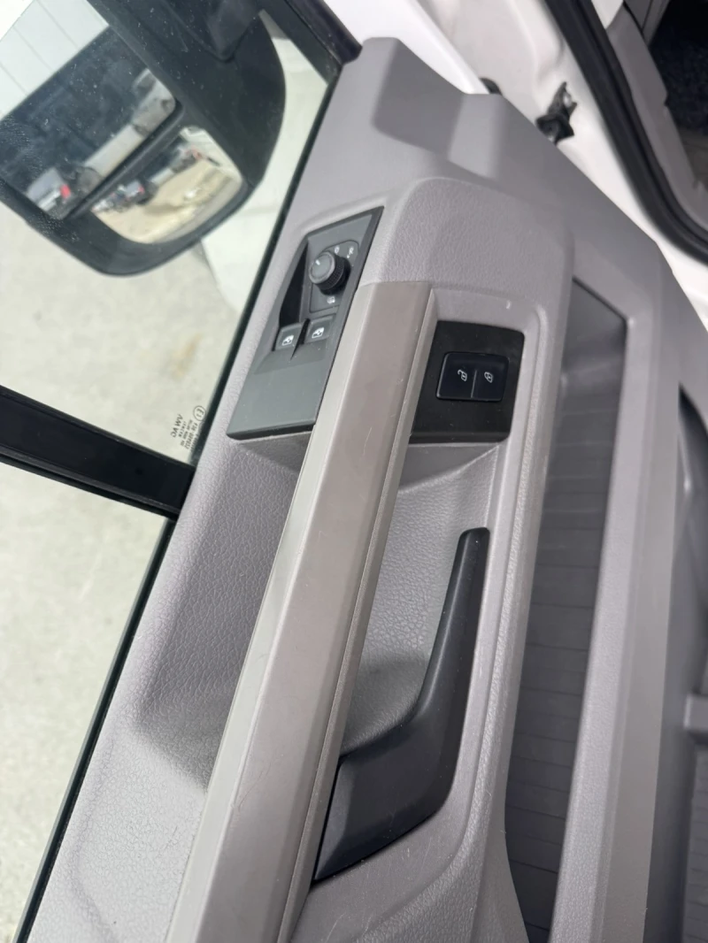 VW Crafter 2.0 TDI/Клима, снимка 11 - Бусове и автобуси - 53269551