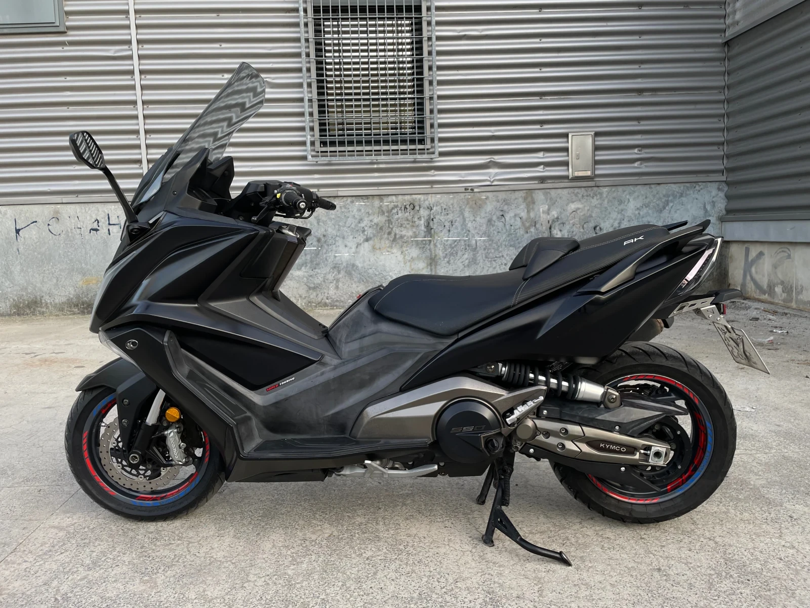 Kymco AK 550 Регистриран* Обслужен* Нови Гуми!, снимка 5 - Мотоциклети и мототехника - 54221192