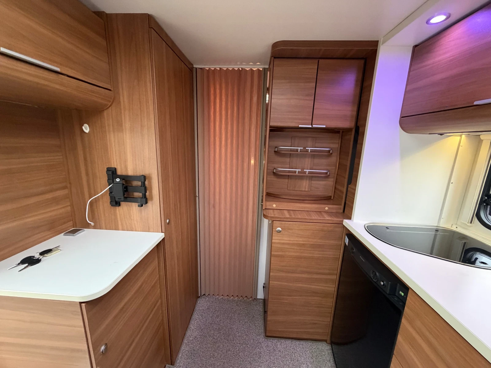 Каравана Adria Adora SUPREME-ФОРСЕЛТ/MOVER/КАТО НОВА/FULL MAX, снимка 12 - Каравани и кемпери - 54488978