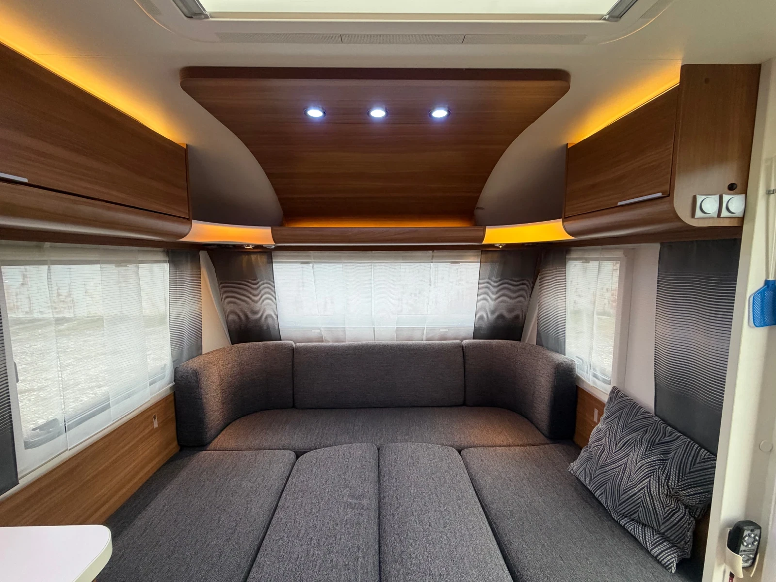 Каравана Adria Adora SUPREME-ФОРСЕЛТ/MOVER/КАТО НОВА/FULL MAX, снимка 11 - Каравани и кемпери - 54488978