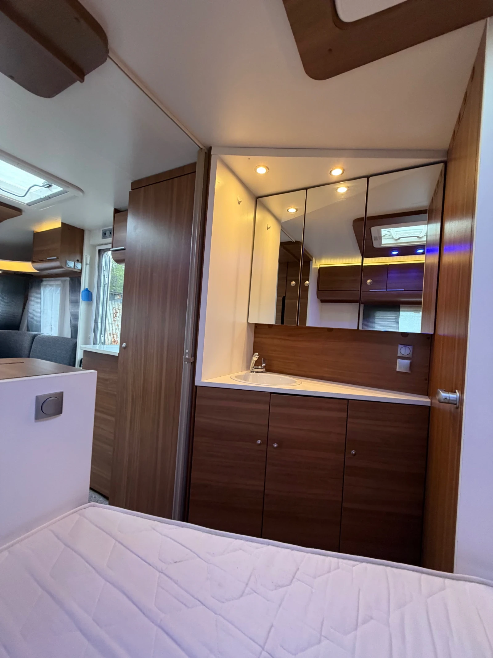 Каравана Adria Adora SUPREME-ФОРСЕЛТ/MOVER/КАТО НОВА/FULL MAX, снимка 9 - Каравани и кемпери - 54488978