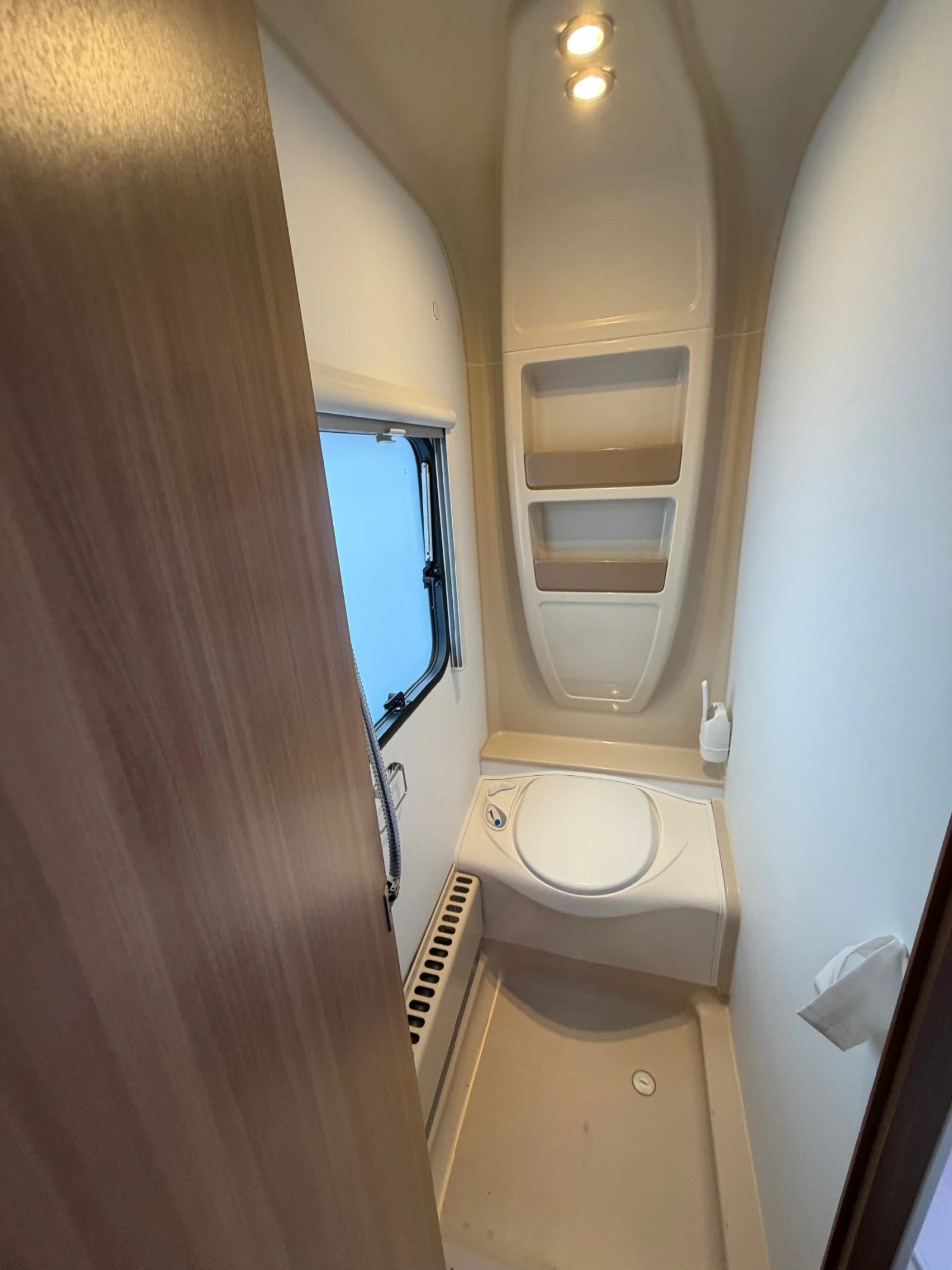 Каравана Adria Adora SUPREME-ФОРСЕЛТ/MOVER/КАТО НОВА/FULL MAX, снимка 10 - Каравани и кемпери - 54488978