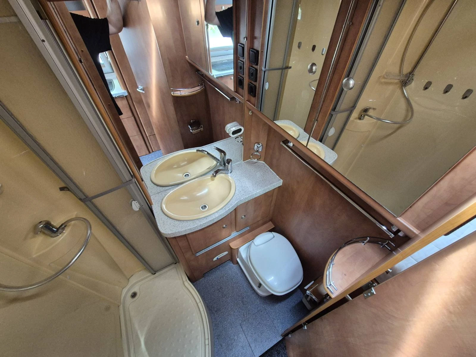 Кемпер Carthago S-Plus Chic I47, снимка 16 - Каравани и кемпери - 54753611