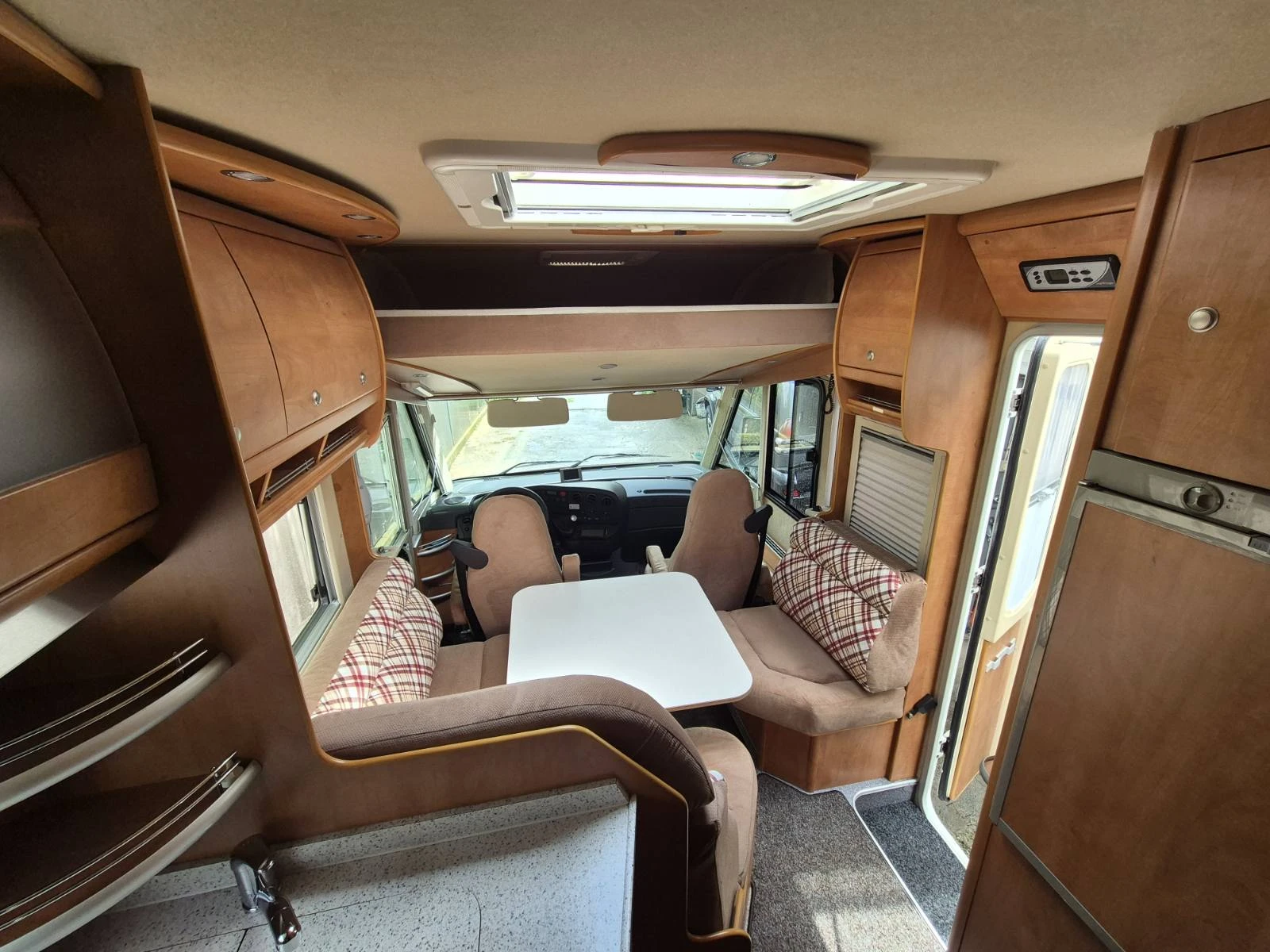 Кемпер Carthago S-Plus Chic I47, снимка 14 - Каравани и кемпери - 54753611