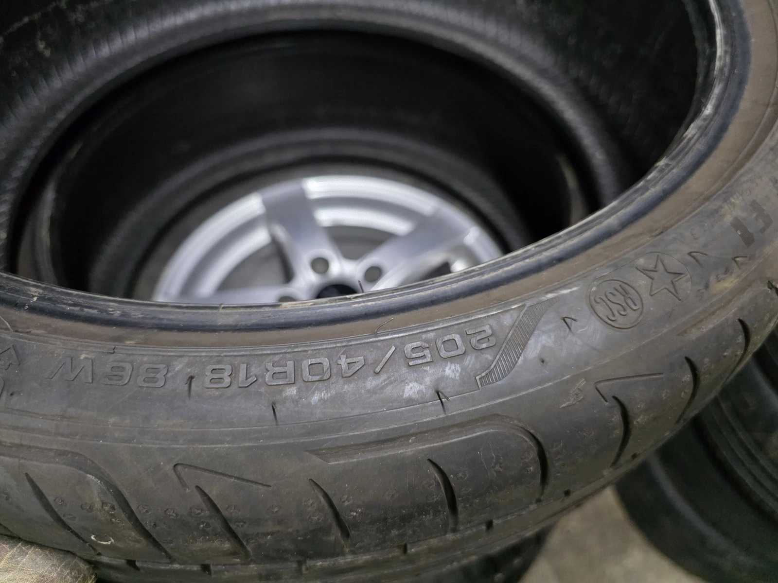Гуми Летни 205/40R18, снимка 6 - Гуми и джанти - 56730663