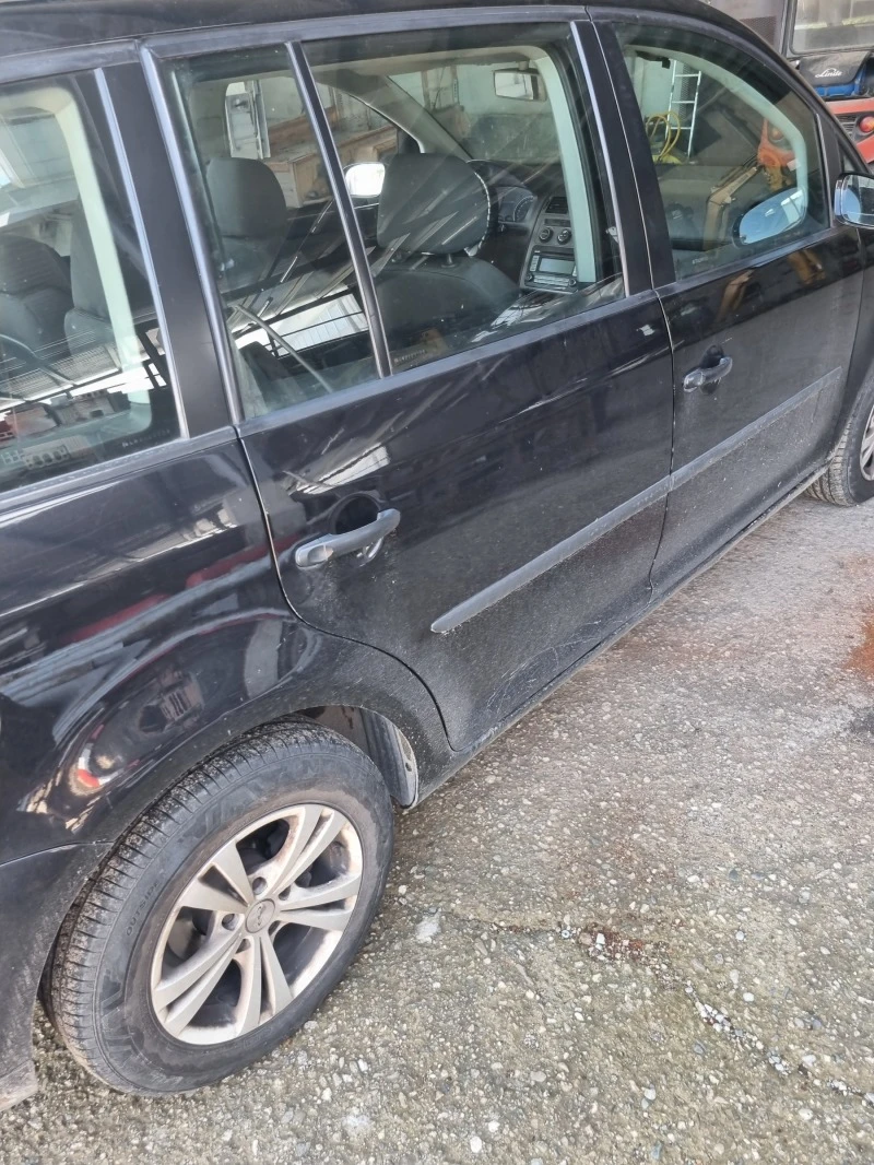 VW Touran, снимка 4 - Автомобили и джипове - 47671001