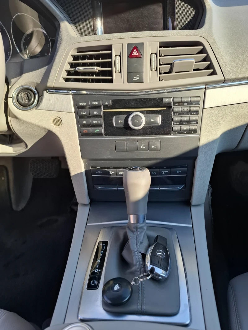 Mercedes-Benz E 220 Cupe, снимка 7 - Автомобили и джипове - 50991881