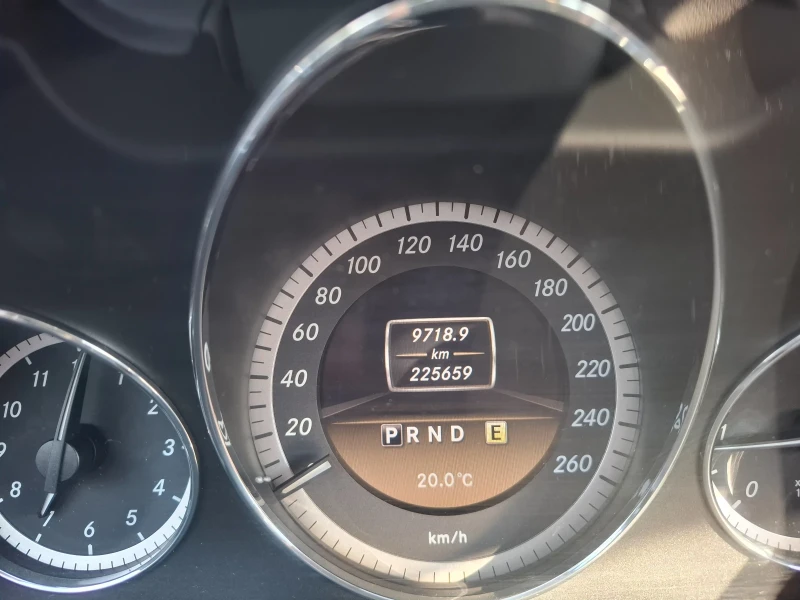 Mercedes-Benz E 220 Cupe, снимка 5 - Автомобили и джипове - 50991881