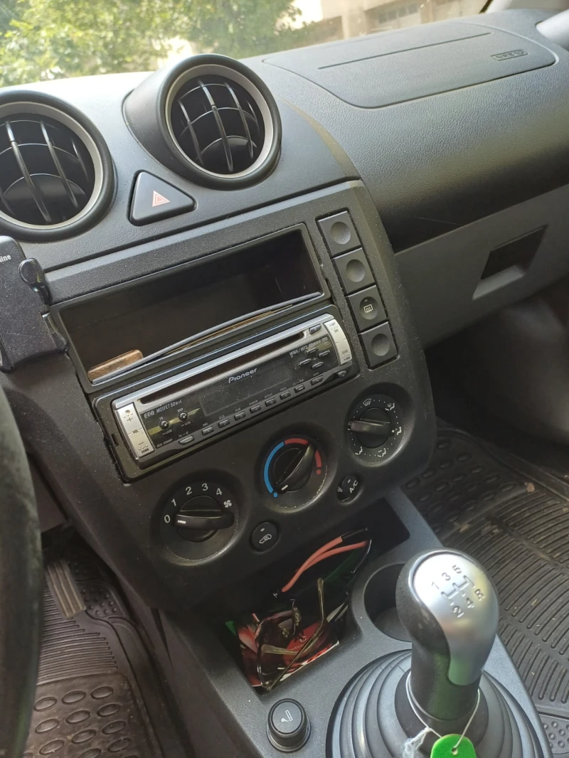Ford Fiesta, снимка 2 - Автомобили и джипове - 52192875