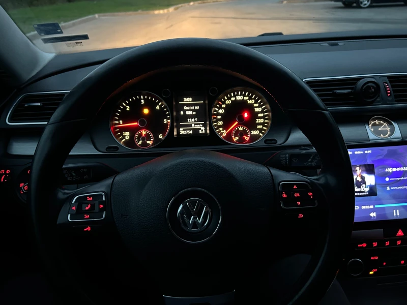 VW Passat, снимка 16 - Автомобили и джипове - 52332224