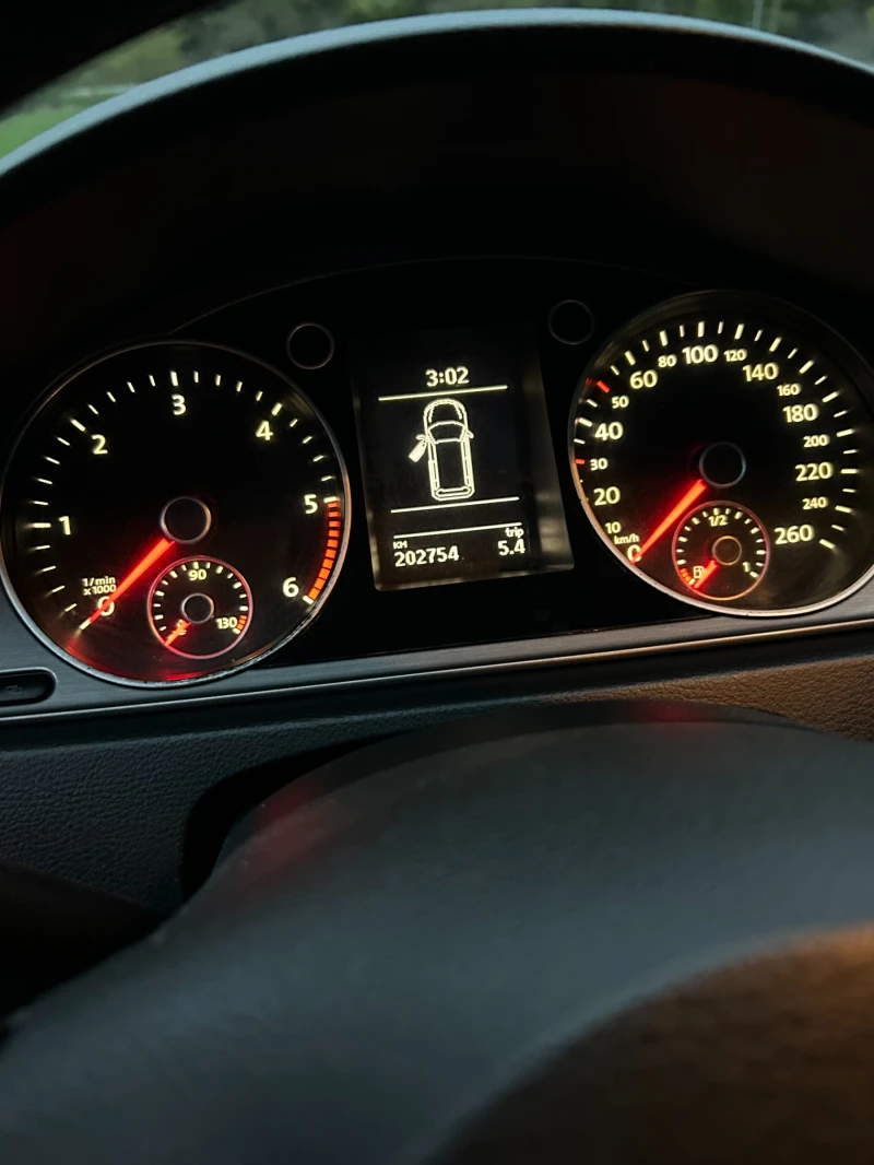 VW Passat, снимка 15 - Автомобили и джипове - 52332224