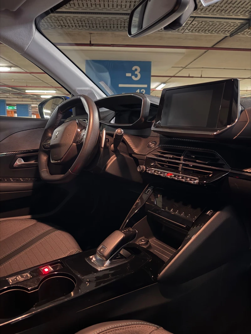 Peugeot 208, снимка 8 - Автомобили и джипове - 53406028