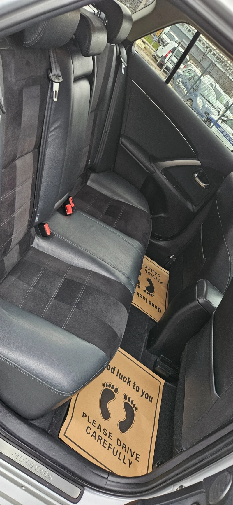 Toyota Avensis 1.8, фейслифт, безключово, кожа с алкантара, снимка 10 - Автомобили и джипове - 53488869