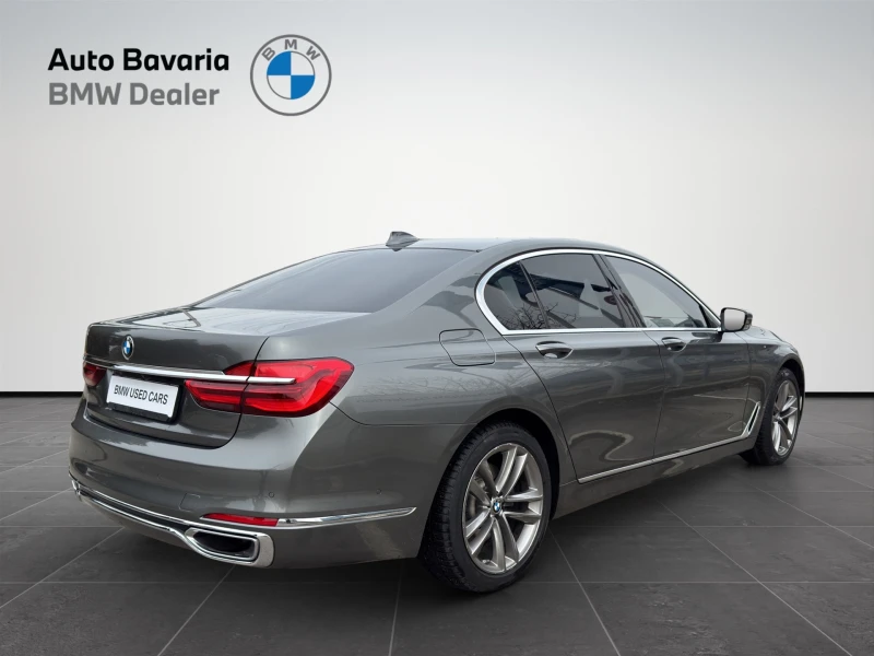 BMW 750 xDrive Седан, снимка 2 - Автомобили и джипове - 53594717