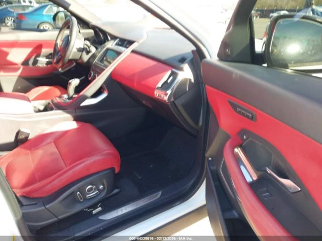 Jaguar E-pace R-DYNAMIC S* ПОДГРЕВ* 360 КАМЕРИ* ПАНОРАМА* HARMAN - изображение 10