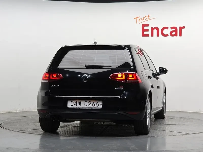 VW Golf, снимка 4 - Автомобили и джипове - 54969258