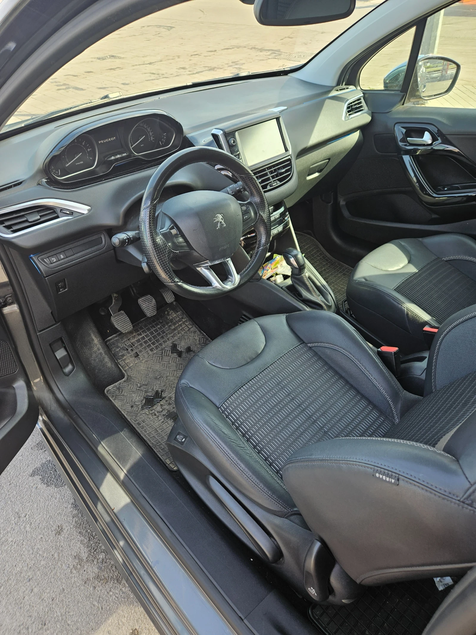 Peugeot 208  - изображение 10