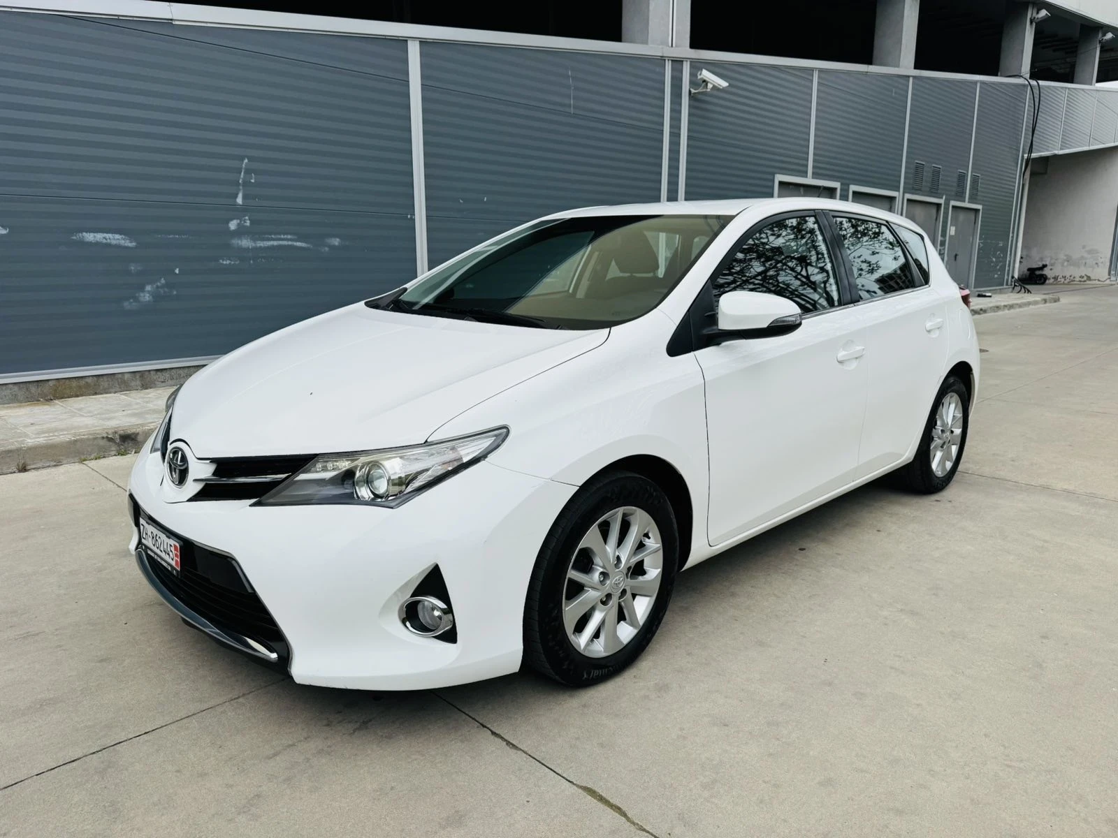 Toyota Auris 1.6i Swiss - изображение 2