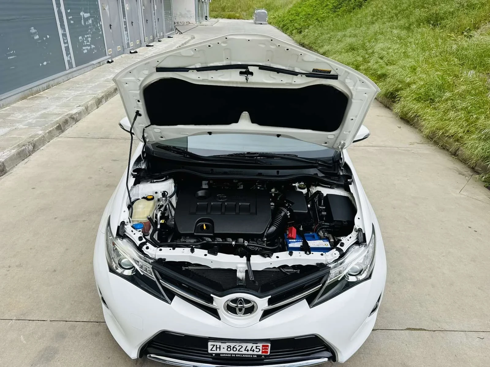 Toyota Auris 1.6i Swiss - изображение 4