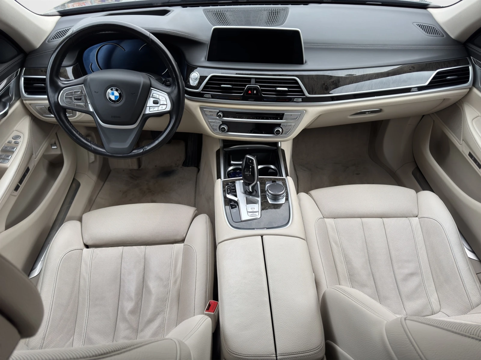 BMW 750 xDrive Седан - изображение 7